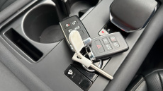 Land Rover Discovery 3.0 D300 R-Dynamic HSE 5dr Auto Diesel Station Wagon